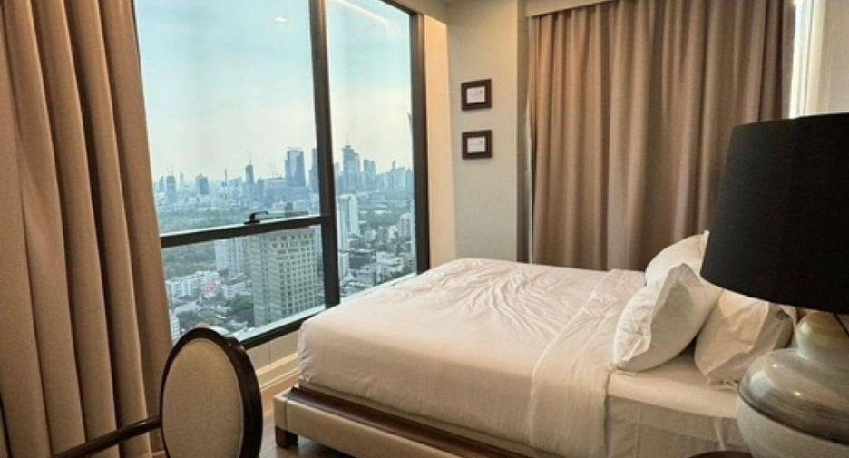 For rent 3 bedrooms condo in Khlong Toei, Bangkok