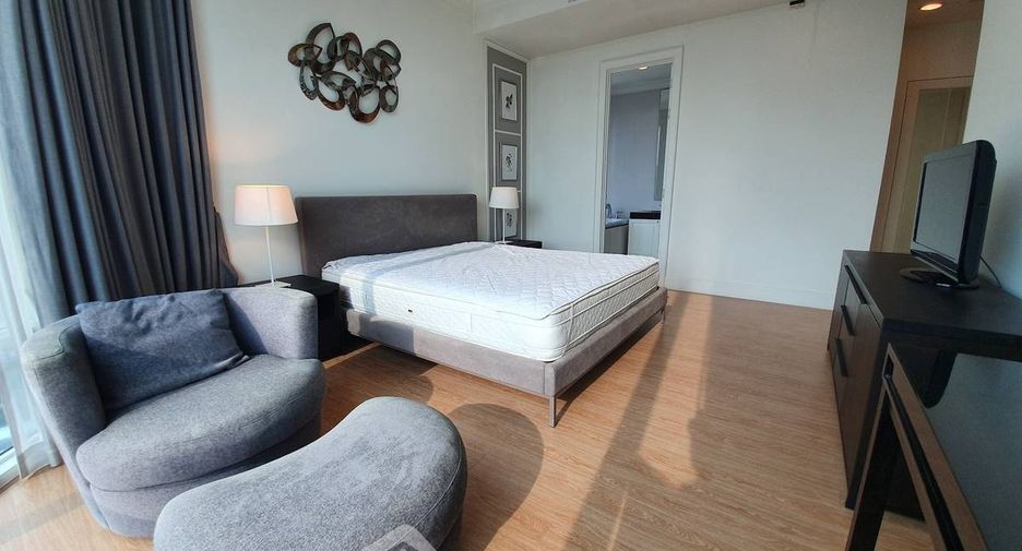 For rent 3 bedrooms condo in Watthana, Bangkok