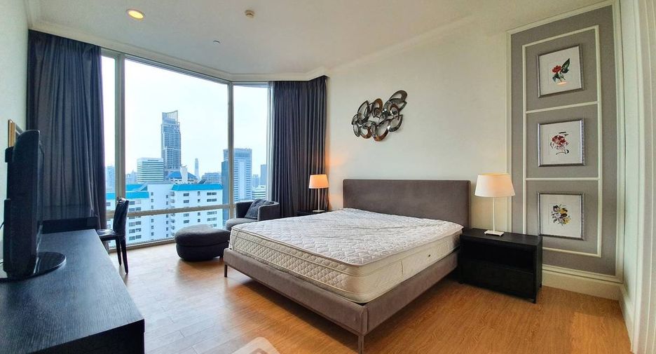 For rent 3 bedrooms condo in Watthana, Bangkok