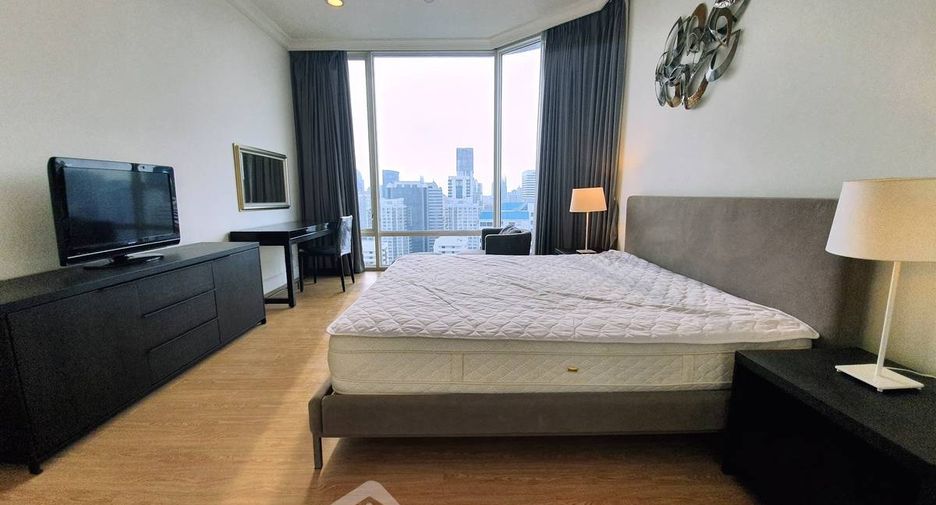 For rent 3 bedrooms condo in Watthana, Bangkok