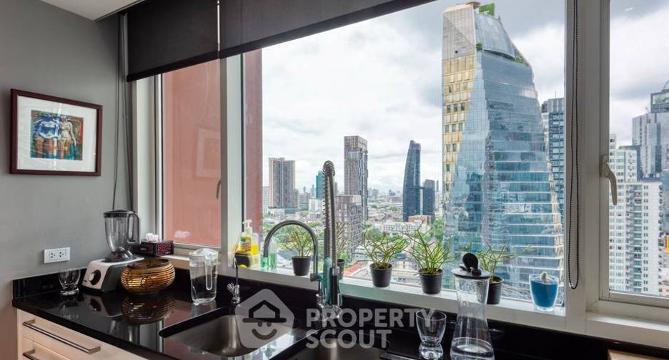 For sale 3 ベッドルーム condo in Khlong Toei, Bangkok