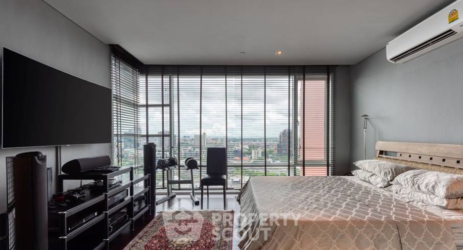 For sale 3 ベッドルーム condo in Khlong Toei, Bangkok