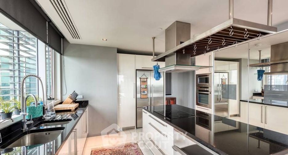 For sale 3 ベッドルーム condo in Khlong Toei, Bangkok