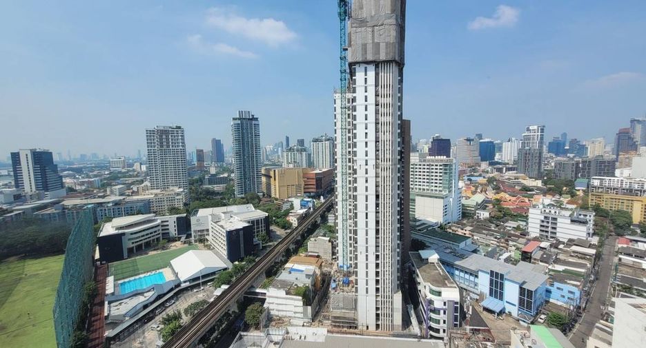 For sale 1 bed condo in Khlong Toei, Bangkok