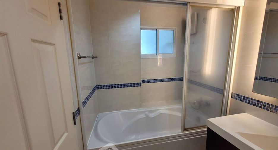 For sale 1 bed condo in Khlong Toei, Bangkok