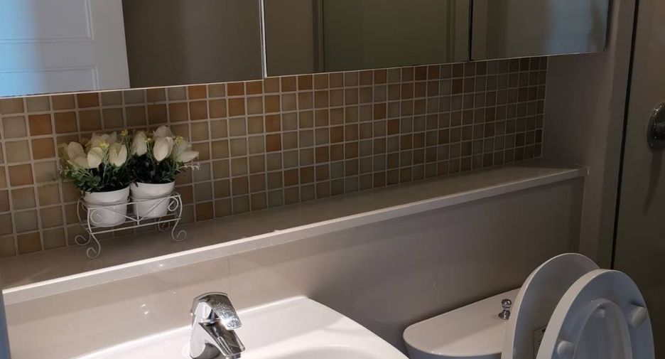Condo en alquiler de 2 habitaciones en Khlong Toei, Bangkok