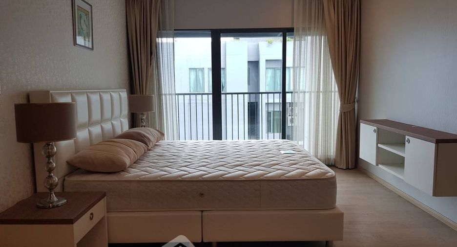 For rent 3 bedrooms condo in Khlong Toei, Bangkok