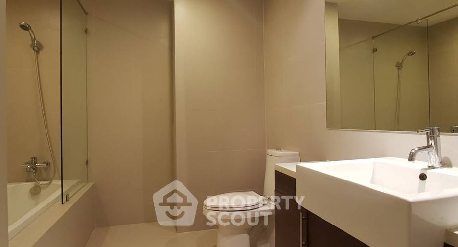For rent 3 bedrooms condo in Khlong Toei, Bangkok