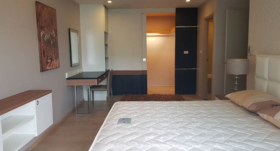 For rent 3 bedrooms condo in Khlong Toei, Bangkok