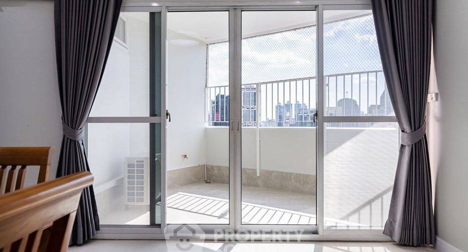 For rent 3 bedrooms condo in Watthana, Bangkok