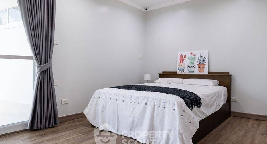 For rent 3 bedrooms condo in Watthana, Bangkok
