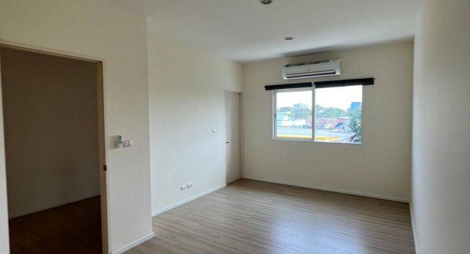 Haus zur Miete und zum Kauf mit 3 Zimmer in Prawet, Bangkok
