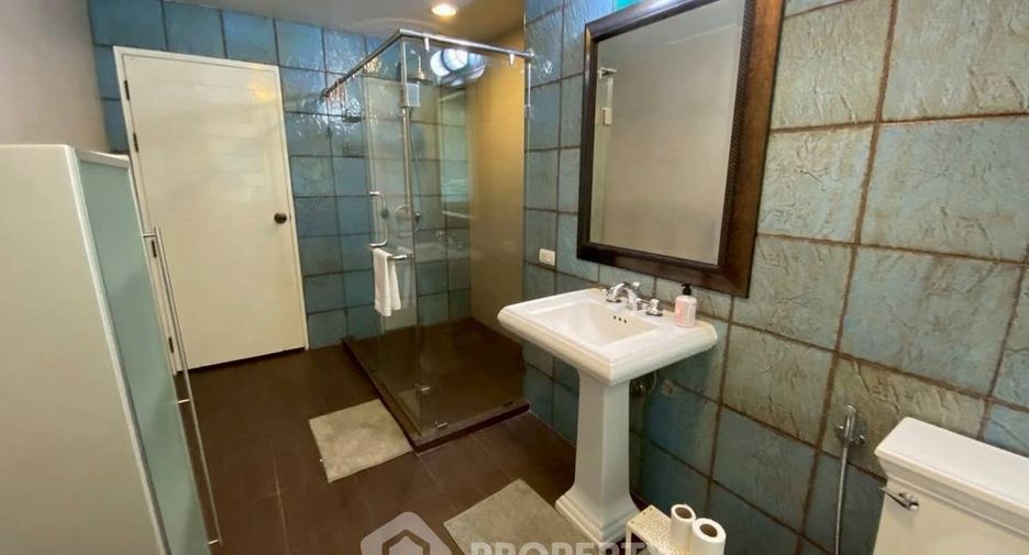 For rent 2 bedrooms apartment in Watthana, Bangkok