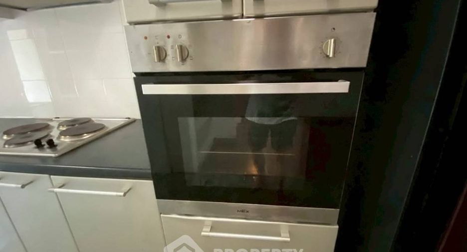 For rent 2 bedrooms apartment in Watthana, Bangkok