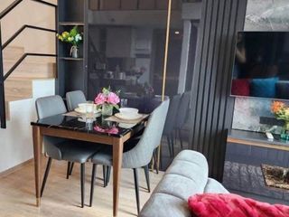 Condo en alquiler de 2 habitaciones en Huai Khwang, Bangkok