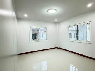 À louer 3 chambres maison de ville à Bang Phli, Samut Prakan