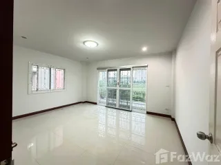 À louer 3 chambres maison de ville à Bang Phli, Samut Prakan