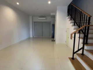 À vendre et à louer 3 chambres maison à Bang Phli, Samut Prakan