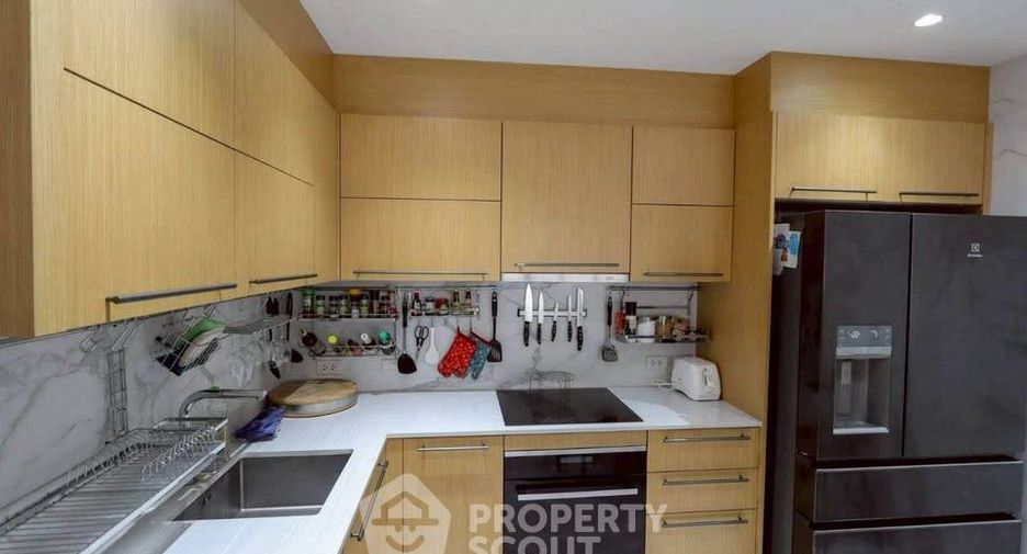 Wohnung zur Miete mit 2 Zimmer in Pathum Wan, Bangkok