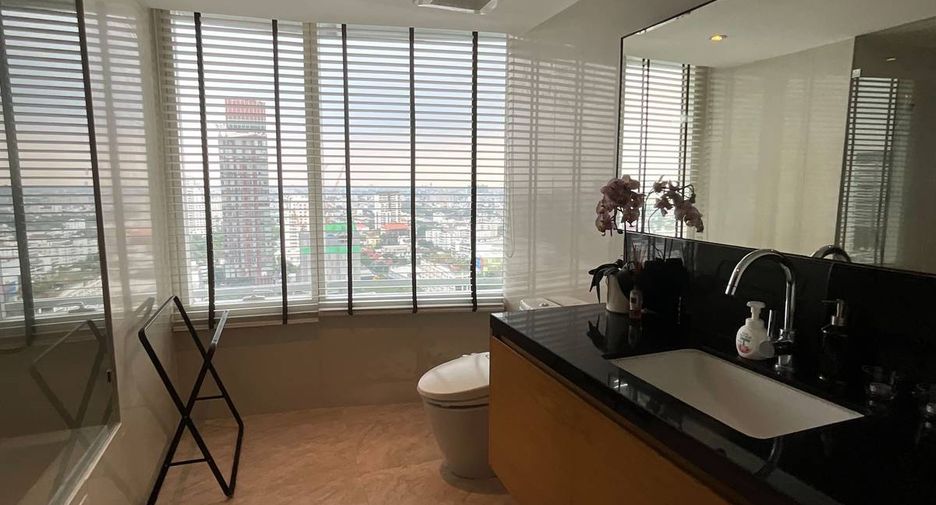 For rent 2 bedrooms condo in Watthana, Bangkok
