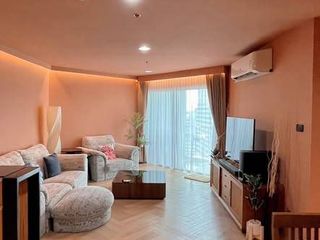 Condo en alquiler de 2 habitaciones en Huai Khwang, Bangkok