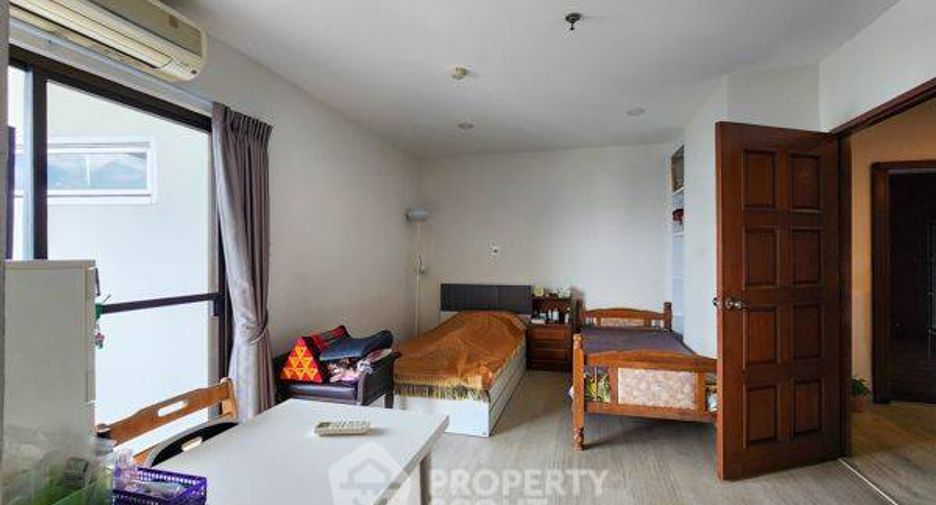 For sale 3 bedrooms condo in Watthana, Bangkok