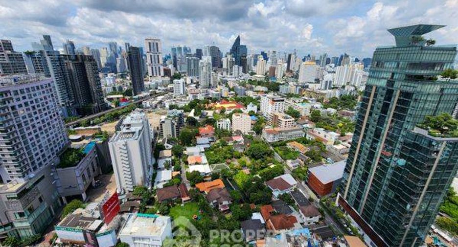 For sale 3 bedrooms condo in Watthana, Bangkok