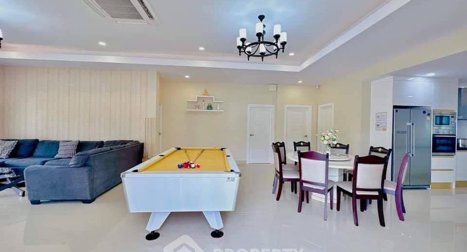 À vendre 4 chambres villa à Huay Yai, Pattaya