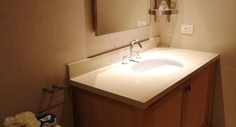 For sale 1 bed condo in Khlong Toei, Bangkok