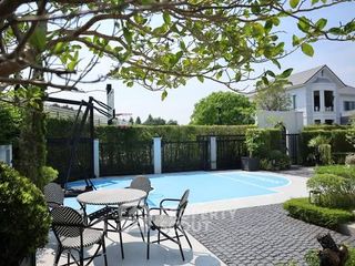 Casa en alquiler y en venta de 5 habitaciones en Lat Krabang, Bangkok