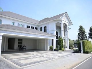 Casa en alquiler y en venta de 5 habitaciones en Lat Krabang, Bangkok
