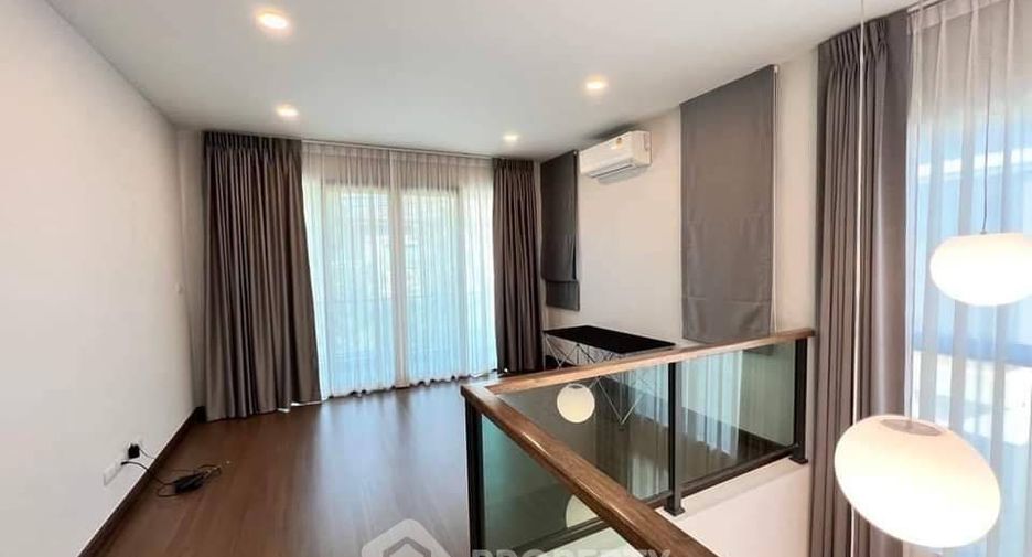 Casa en venta de 4 habitaciones en Khlong Sam Wa, Bangkok