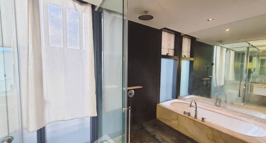 Condo en alquiler de 3 habitaciones en Sathon, Bangkok