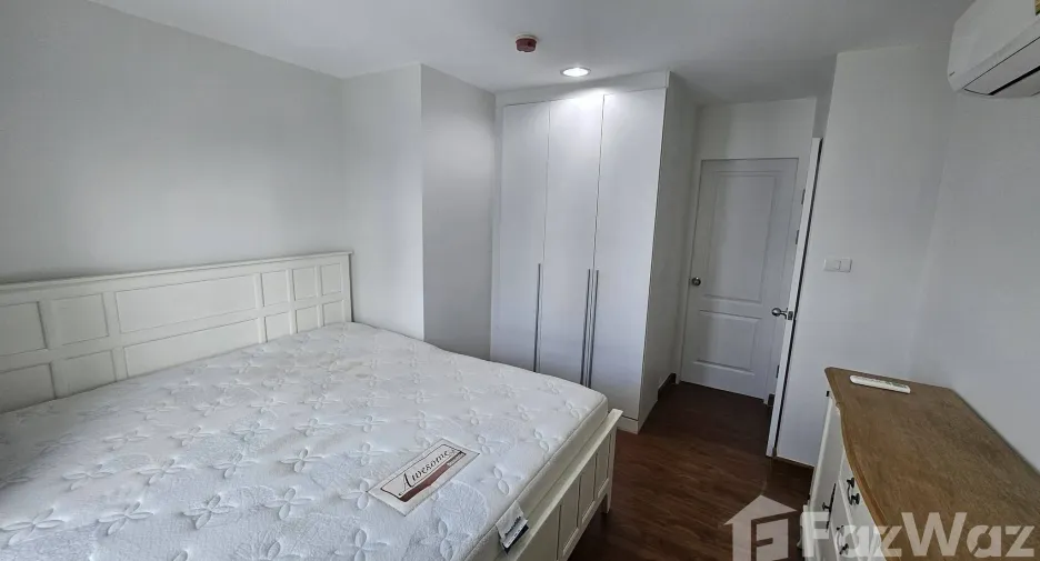 For rent 2 bedrooms condo in Huai Khwang, Bangkok