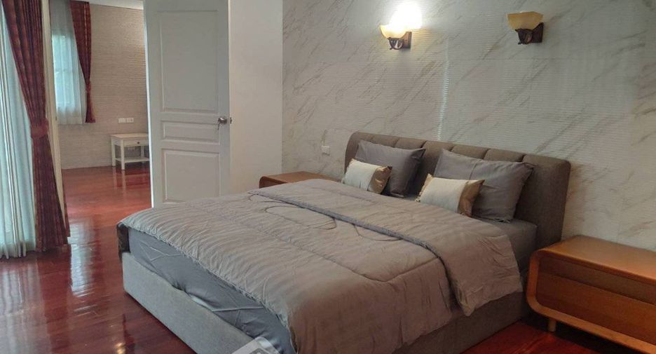 For rent 3 bedrooms condo in Watthana, Bangkok