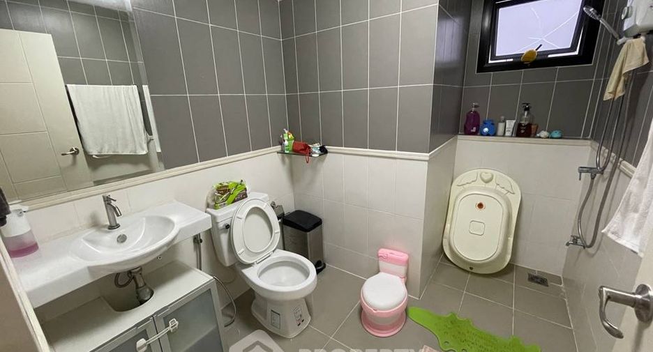 For sale 3 bedrooms house in Khlong Sam Wa, Bangkok