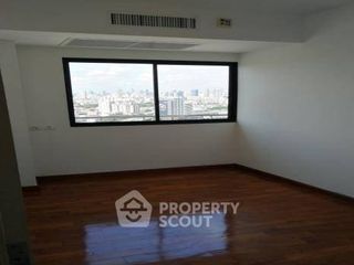 À vendre 3 chambres condo à Yan Nawa, Bangkok