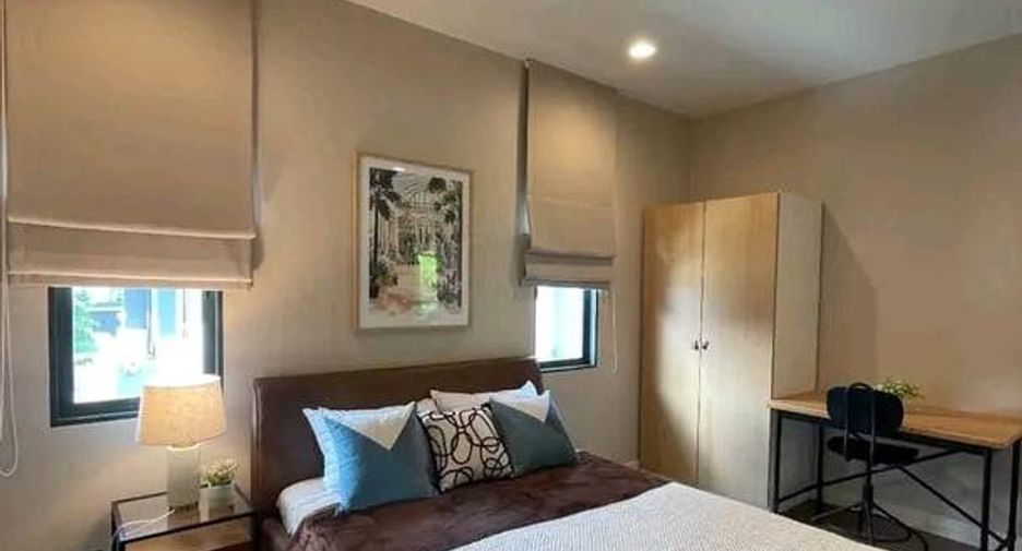 For rent 4 bedrooms house in Bang Kapi, Bangkok