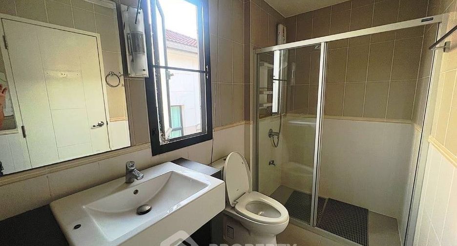 For sale 3 bedrooms house in Khlong Sam Wa, Bangkok