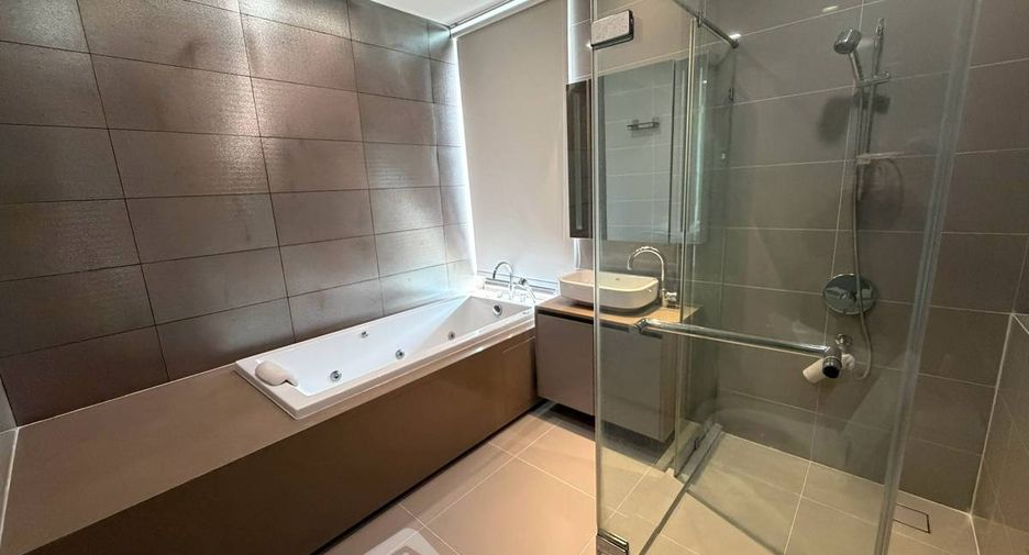 For rent 2 bedrooms condo in Bang Rak, Bangkok