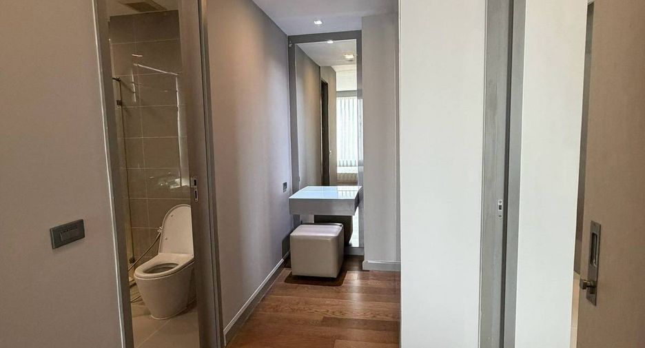 For rent 2 bedrooms condo in Bang Rak, Bangkok