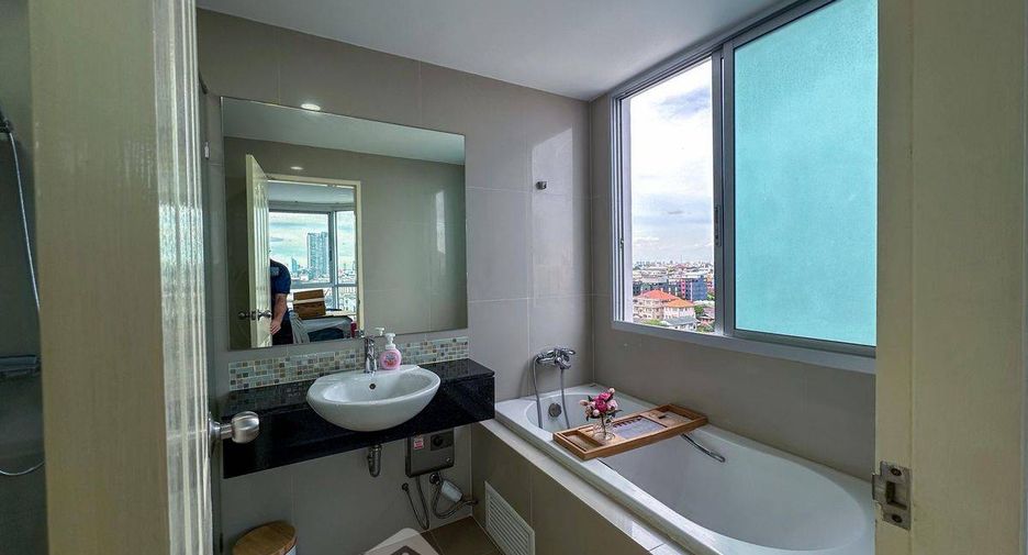 For sale 2 bedrooms condo in Khlong San, Bangkok