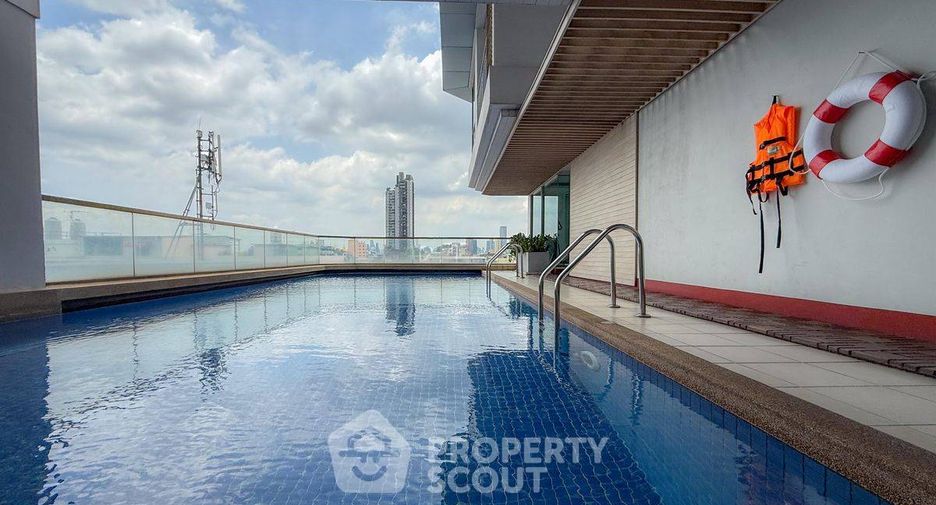 For sale 2 bedrooms condo in Khlong San, Bangkok