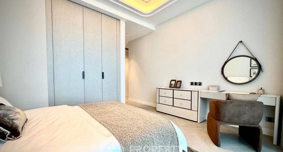 For rent 3 bedrooms condo in Pathum Wan, Bangkok