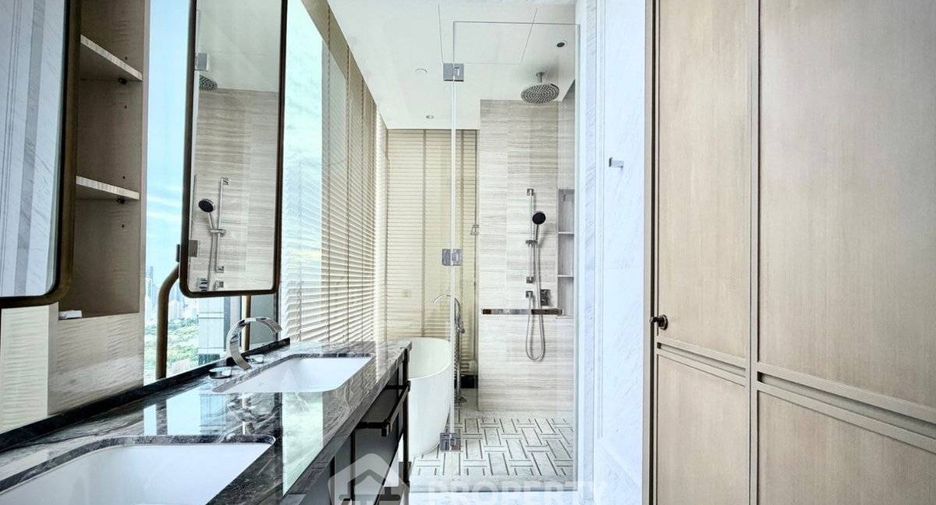 For rent 3 bedrooms condo in Pathum Wan, Bangkok