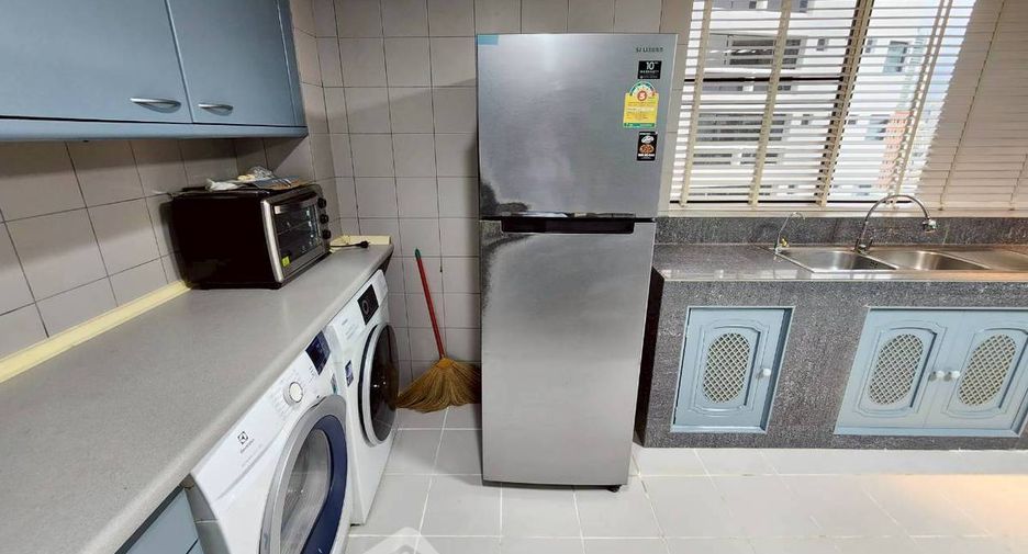 For sale 3 ベッドルーム condo in Khlong Toei, Bangkok