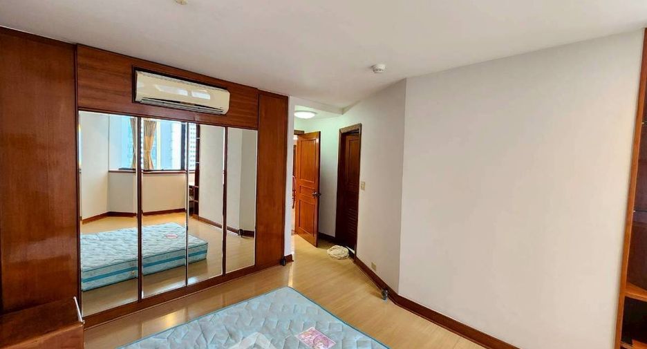 For sale 3 ベッドルーム condo in Khlong Toei, Bangkok