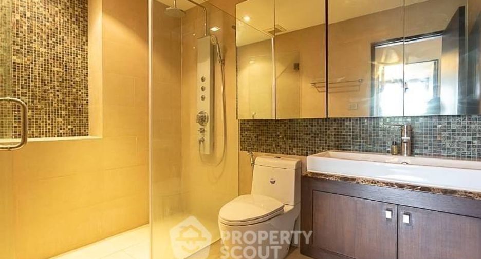 Condo en venta de 3 habitaciones en Yan Nawa, Bangkok