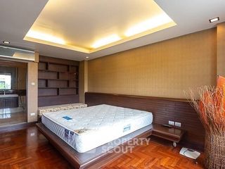 For sale 3 bedrooms condo in Yan Nawa, Bangkok