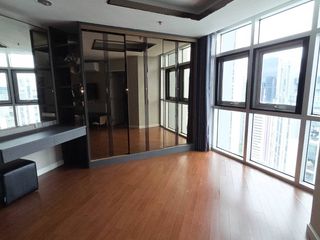 À louer 3 chambres condo à Huai Khwang, Bangkok